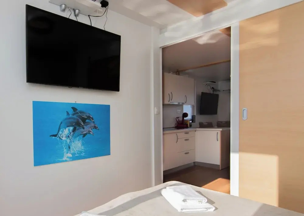 Eldamar Floating House