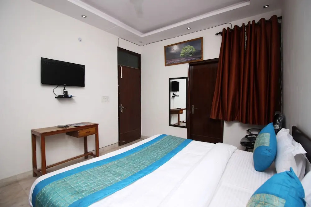 OYO 9019 Golden Park Kirti Nagar