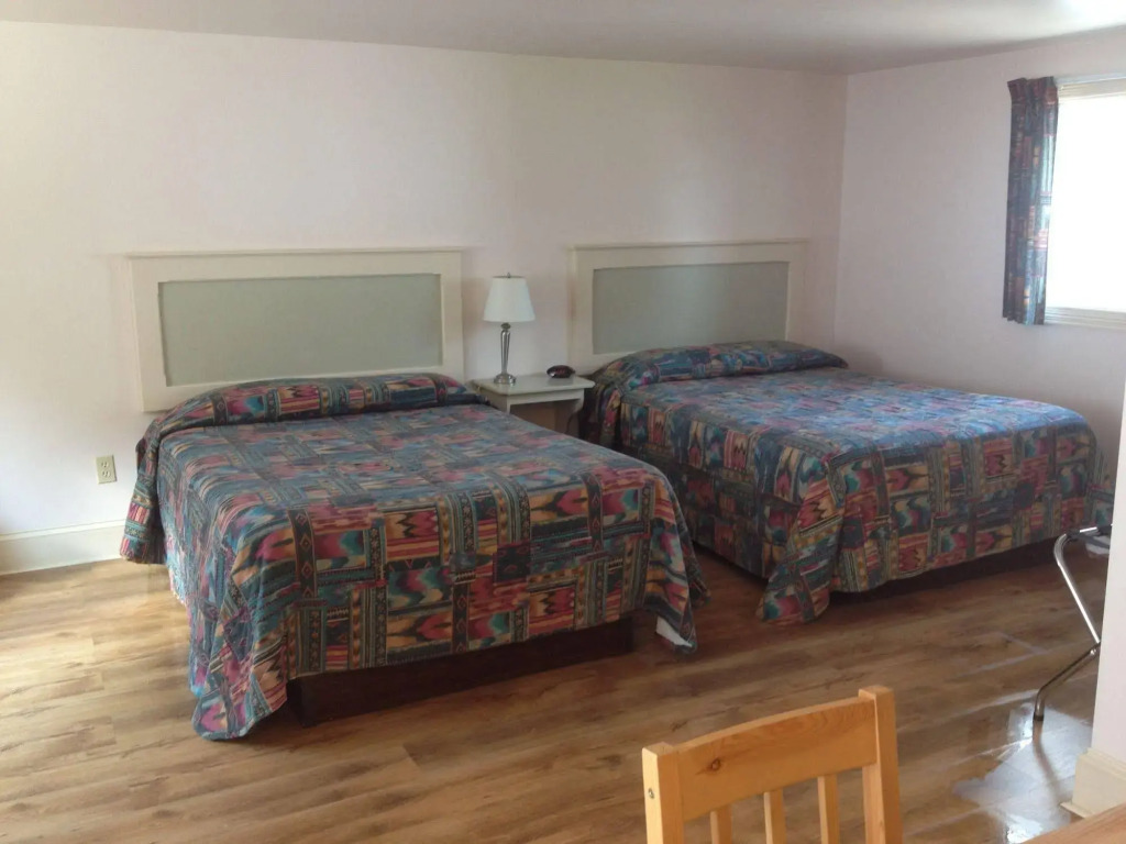 Seawinds Motel & Cottages