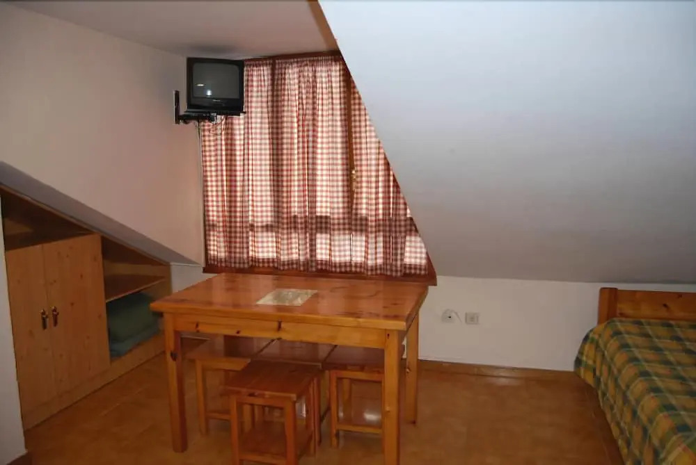 Apartamentos Midi 3000