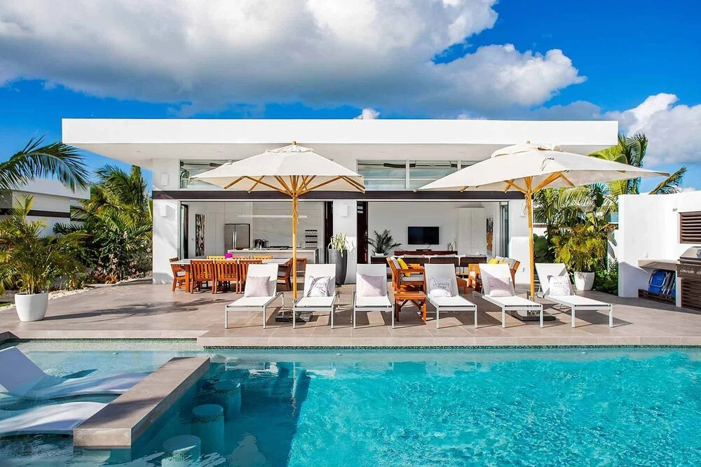 Oceanside Vacation Villa with Private Pool and Resort Amenities v10