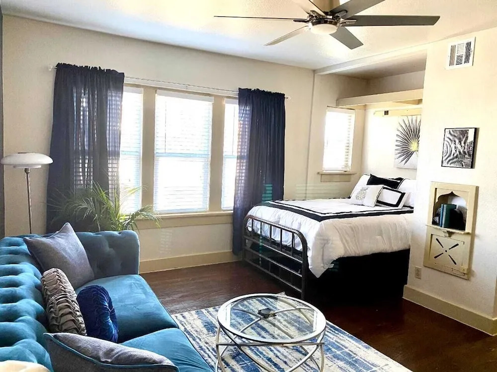 Evie's apartment