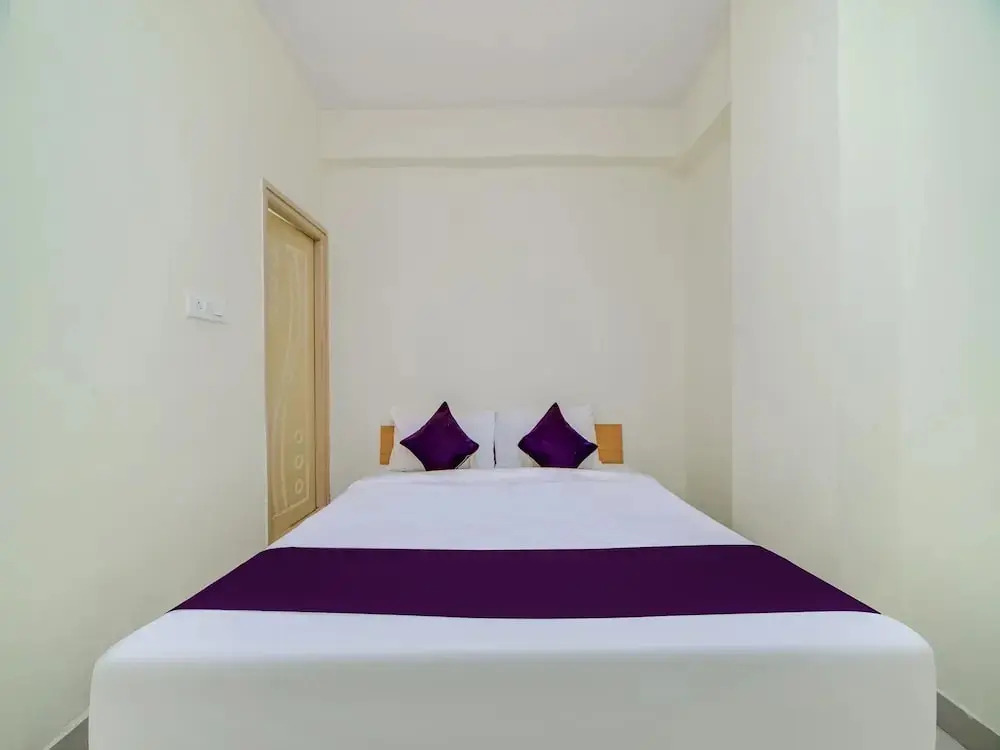 SilverKey Executive Stays 19907 Hafeezpet