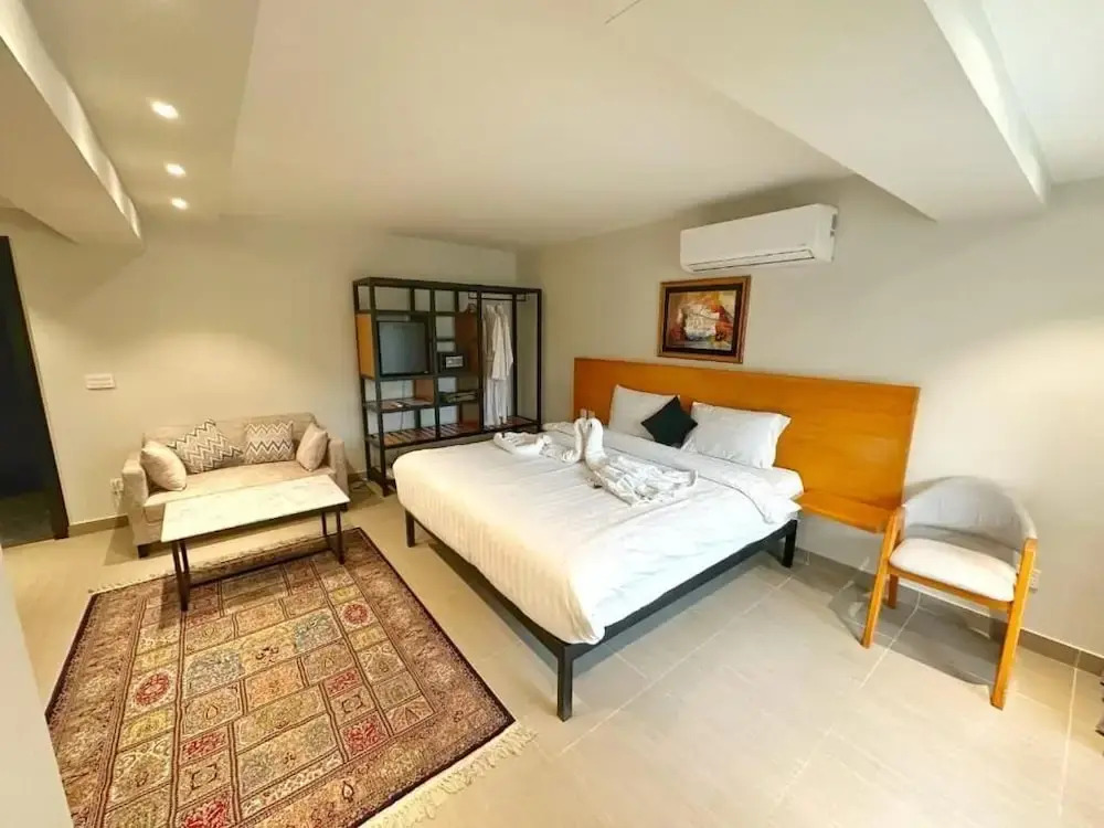 The Avenue Hotel