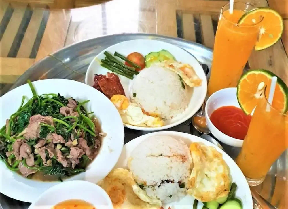 KHÁCH SẠN CÚC PHƯƠNG
