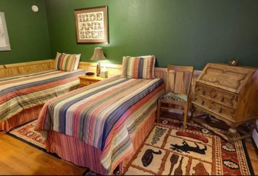 The Sea Parrot Inn