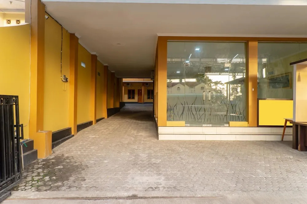 Wisma Handayani Syariah by OYO Rooms