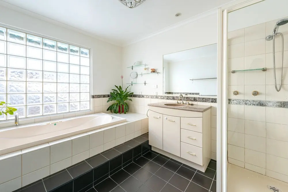 Gorgeous family retreat next to the CBD