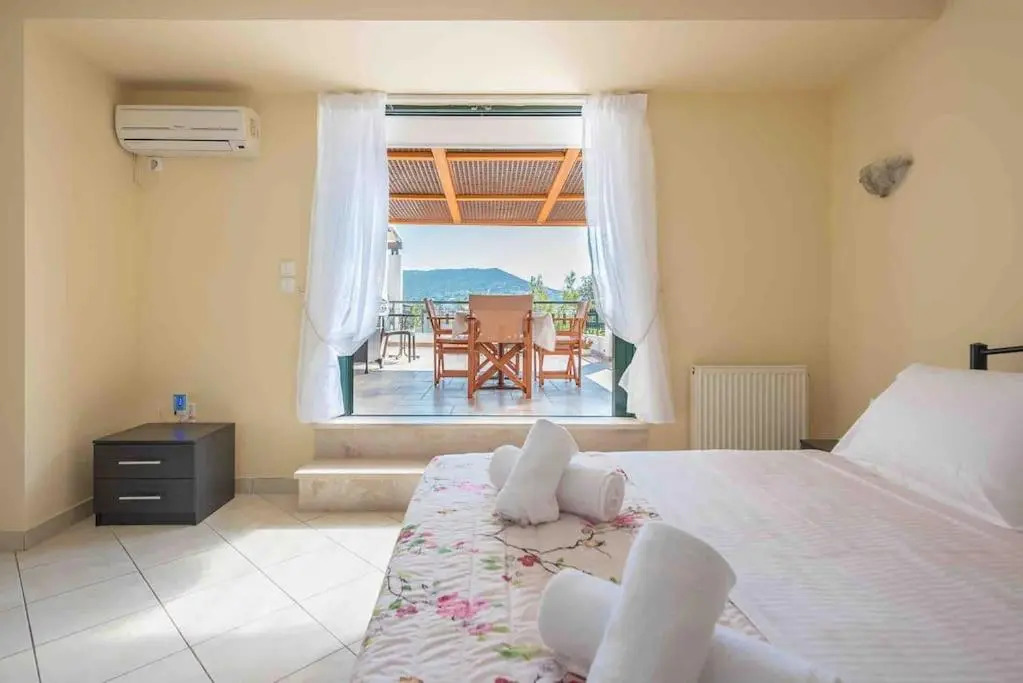 Saronis seaview 2bdr residence 500m from the beach