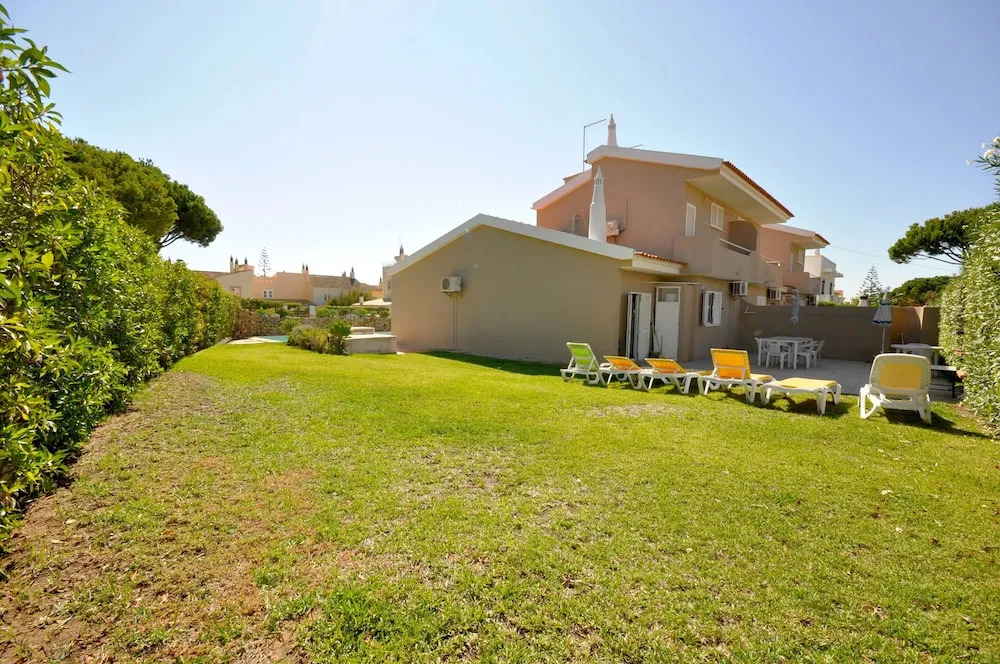 Stylish and well-equipped, private pool, close to amenities, free AC Wifi