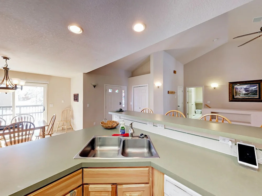 823 Mulligan St 3 Townhouse 5 Bedrooms 3 Bathrooms Townhouse