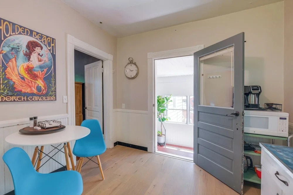 3 Mi to Liberty U: Apt w/ Full Kitchen & King Bed!