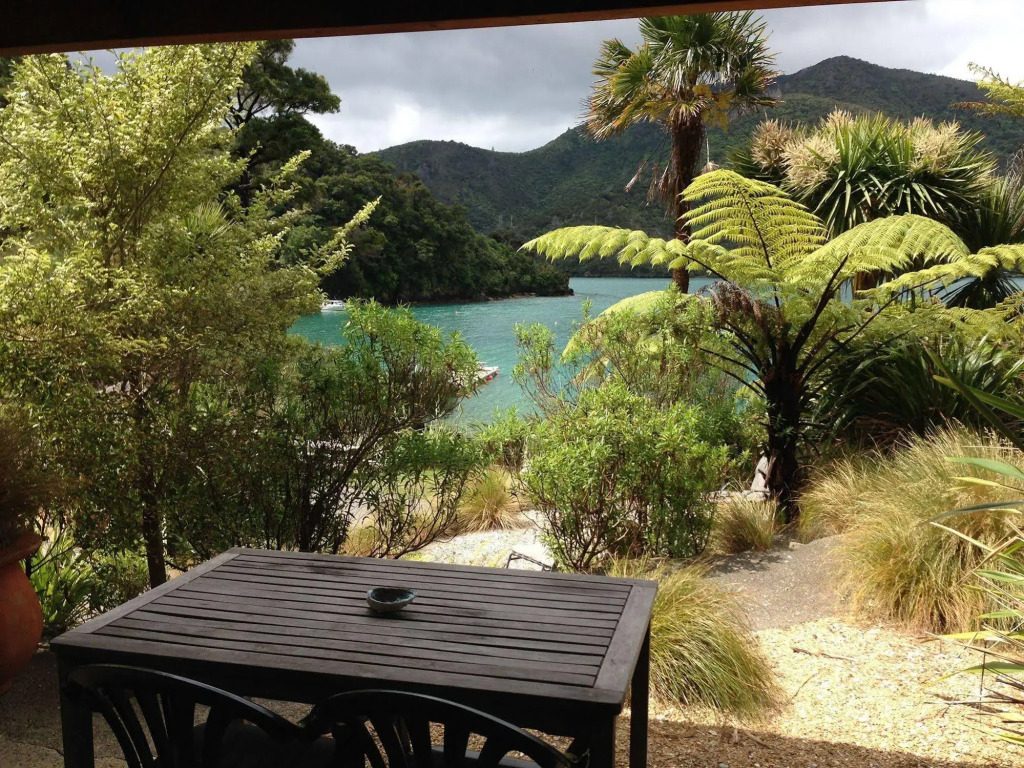 Lochmara Lodge - 20mins by boat from Picton