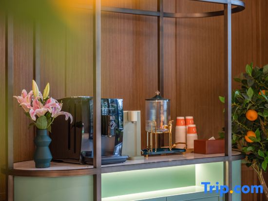 Orange Hotel (Yibin West Railway Station WanXiang World)