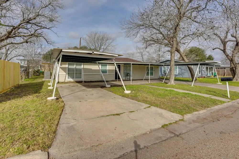 Near Wineries & Guadalupe River! Stylish Home