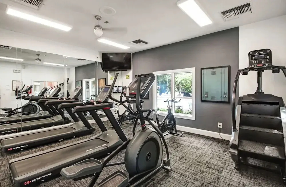 Landing Amazing 2BD Courtyard Gym