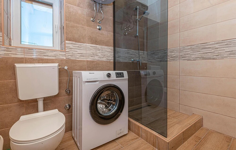 2 Bedroom Beautiful Home In Drinovci
