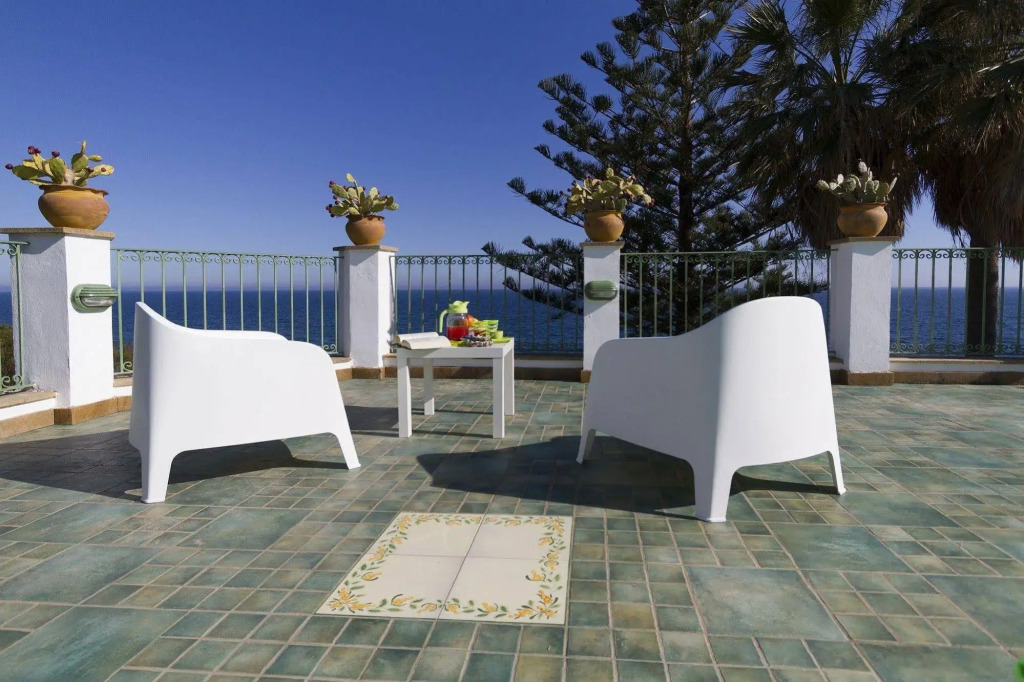 Holiday House