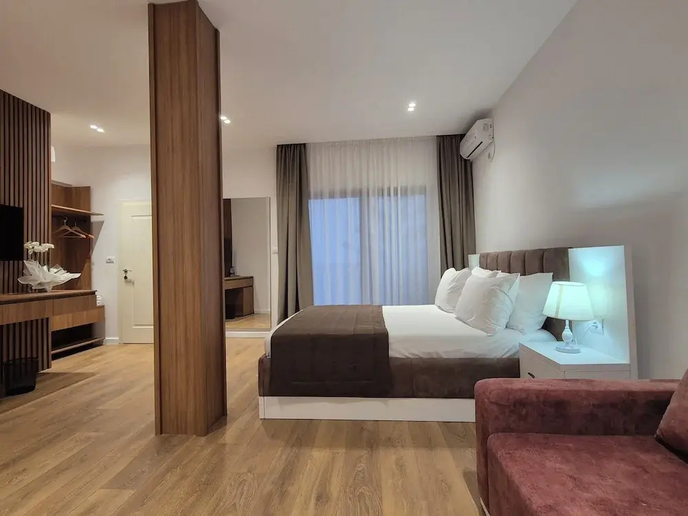 ORCHIDS Hotel