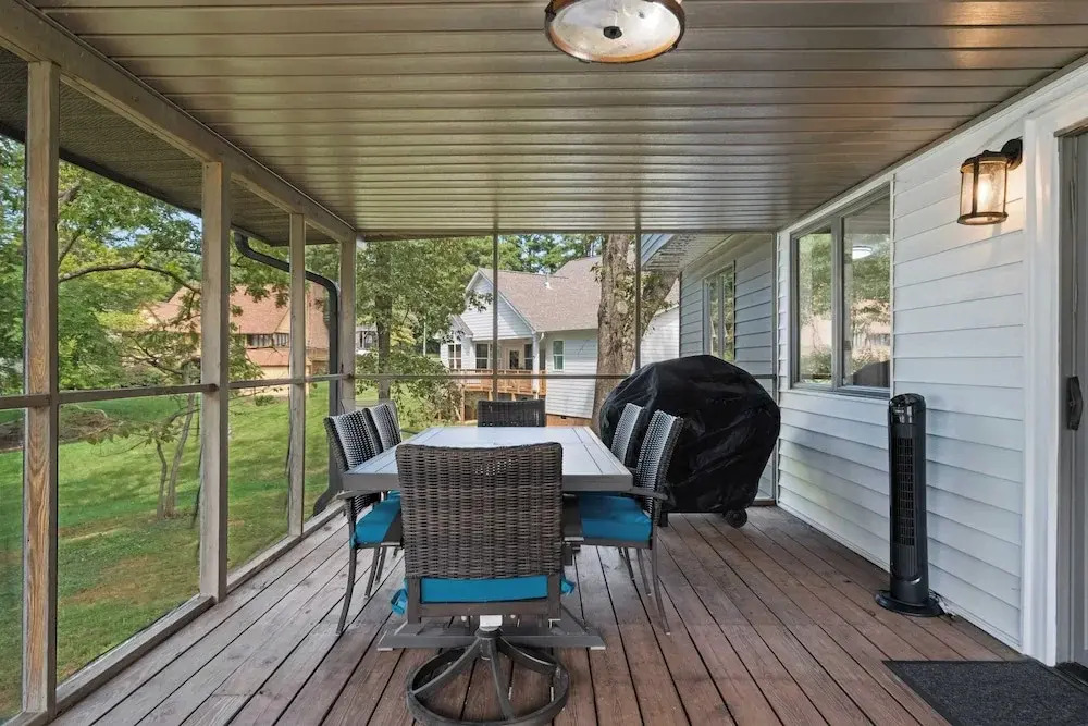 Stylish 3BR Waterfront Home w/ Sunset Porch + Access to Dining Sunsets on Shoreline by Avantstay