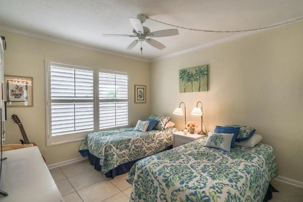 Bahia Vista 9-521 by Distinctive Beach Rentals
