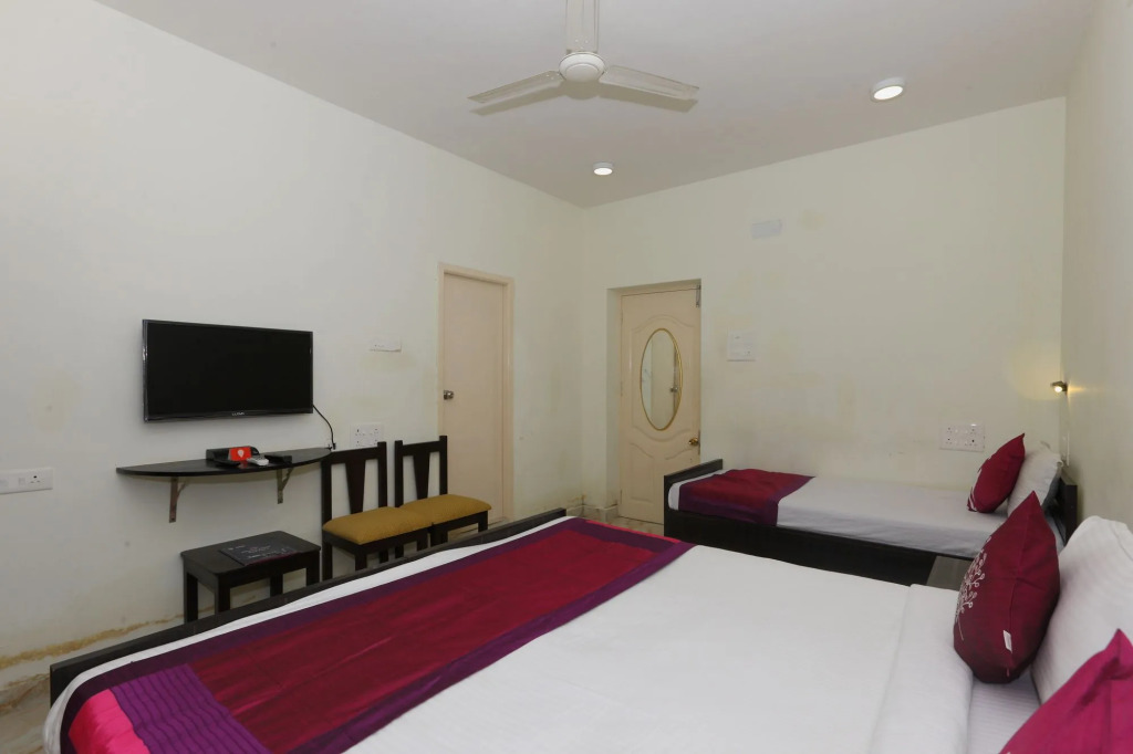 The ECR Grand Residency by OYO Rooms