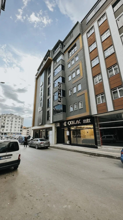 Çolak Suit