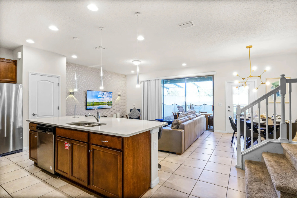 2422DUBAI, Kissimmee, US