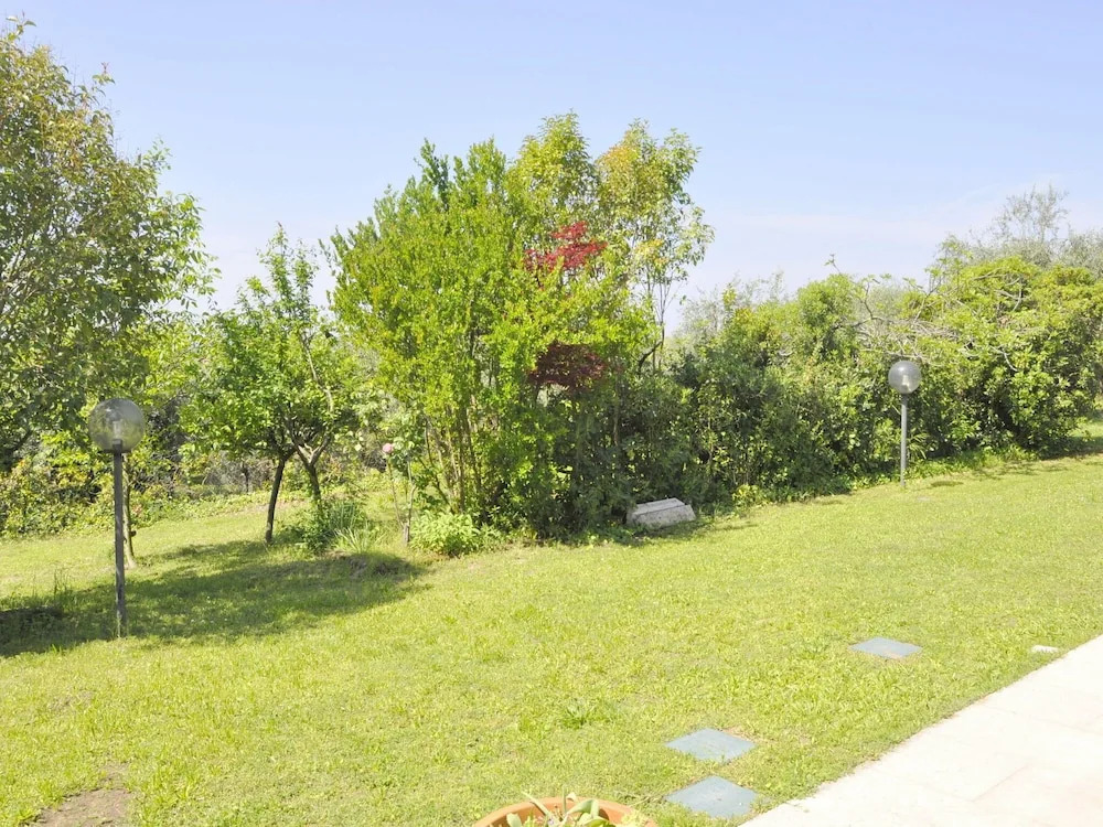 Holiday home with private garden, about 1 km from the lake
