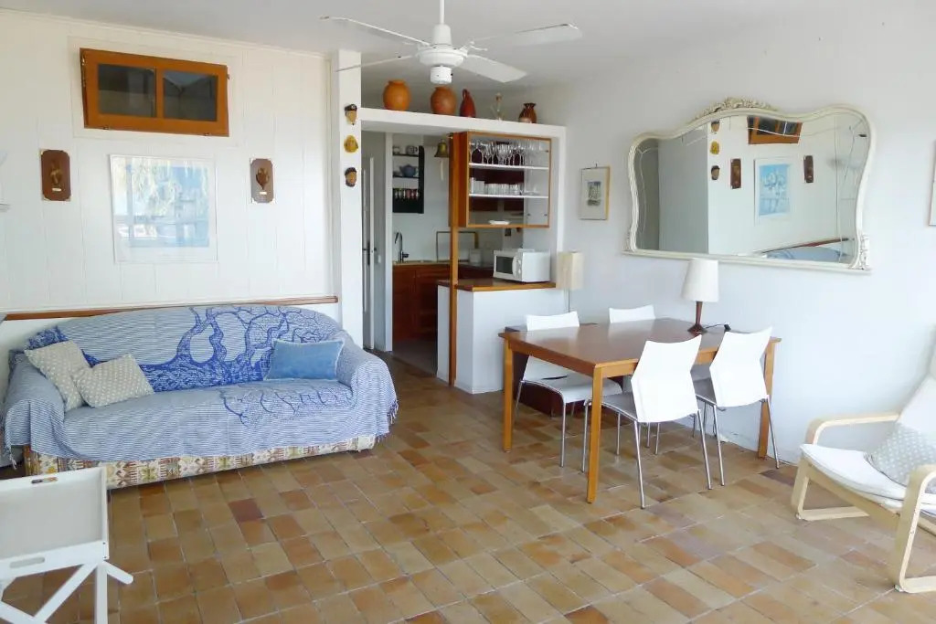 Newly Renovated Beachfront Apartment Ideally Located in Penelope
