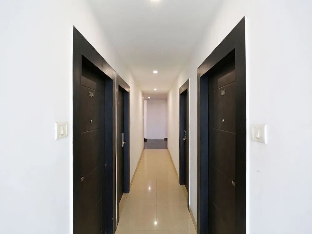 OYO 2794 Hotel Plaza Inn