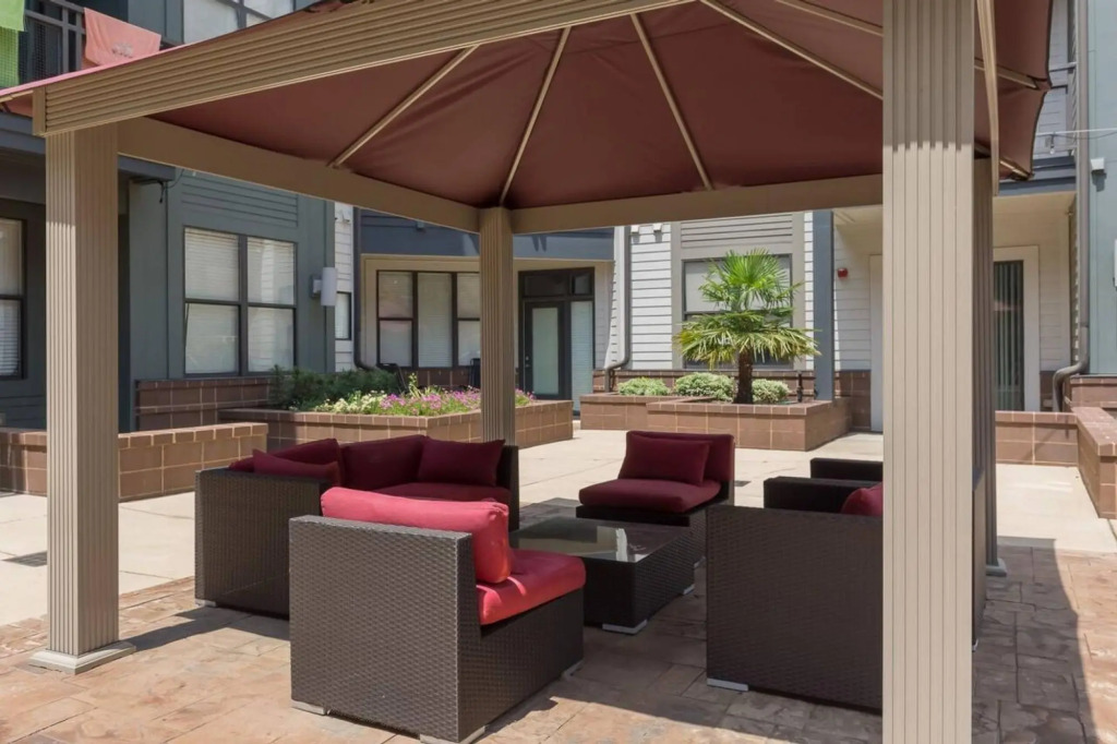 2 Bedroom Hip Apartment, Free Parking & Wifi