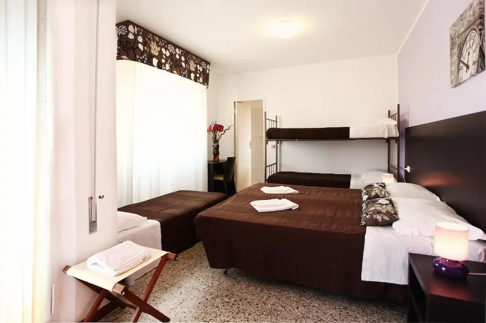 Enjoy Hotel