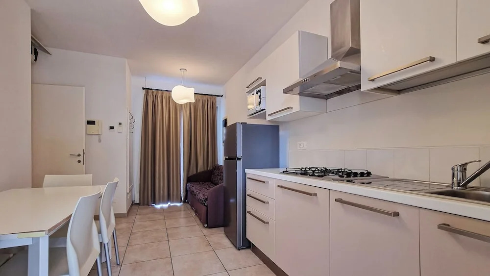 Lovely Apartment With two Fenced Gardens