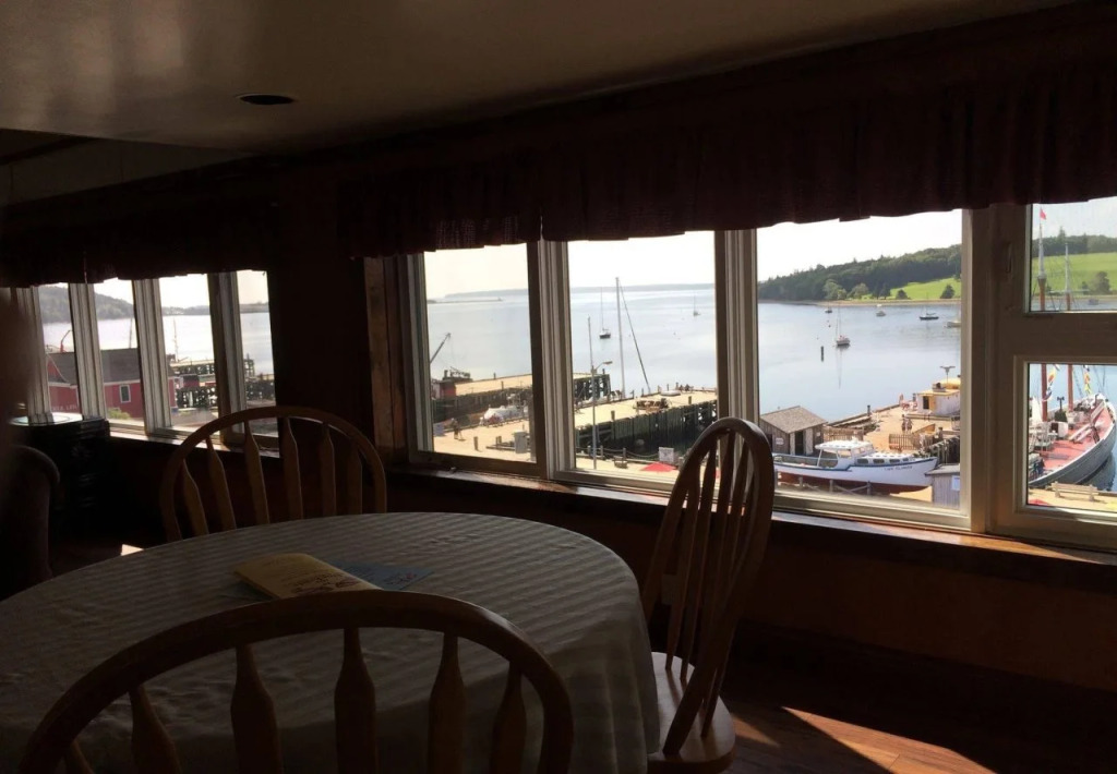 The Dockside Inn & Restaurant