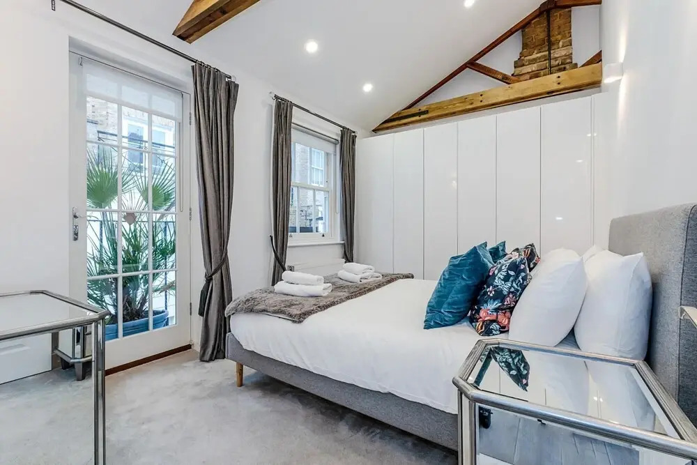 Quiet 2 Bed 2 Bath Mews House South Kensington