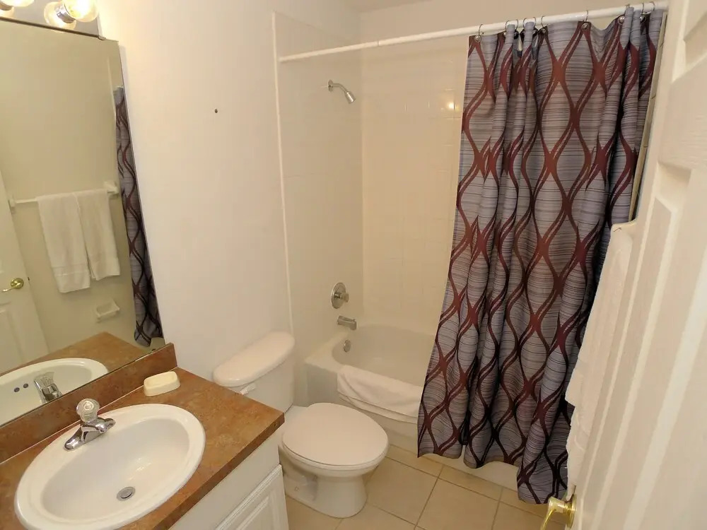 5 Bed Pool Home On Gated Community 1027