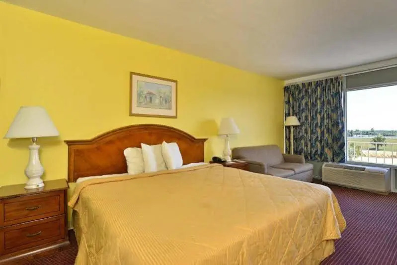 Econo Lodge Space Center