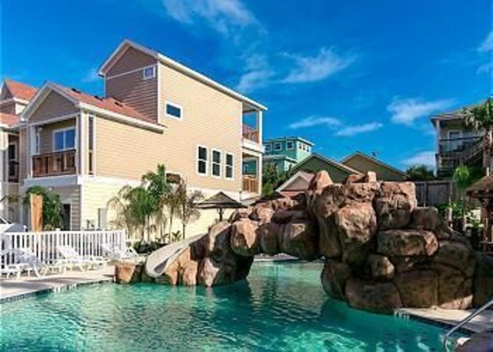 Beach-i-licious 4 Bedrooms 3.5 Bathrooms Townhouse