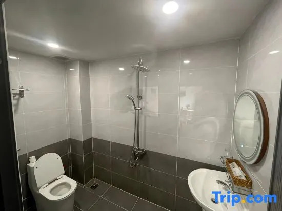 Phú Gia Hotel 1609 Huỳnh Tấn Phát