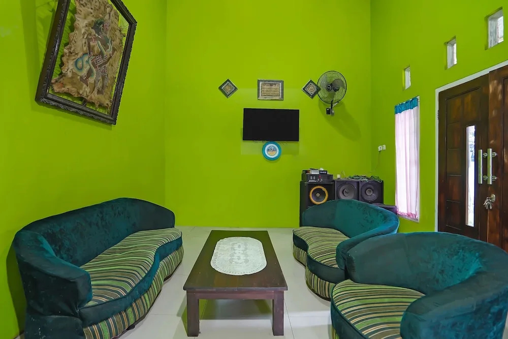 Hotel O Kost Auto Syariah Anggaswangi