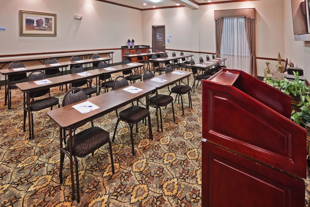Holiday Inn Express Hotel & Suites Woodward Hwy 270 by IHG