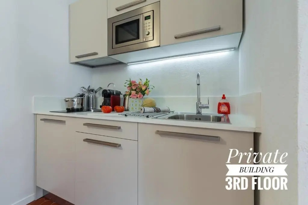 Private Building, 4 Apts, Unique at Nice - Old Town