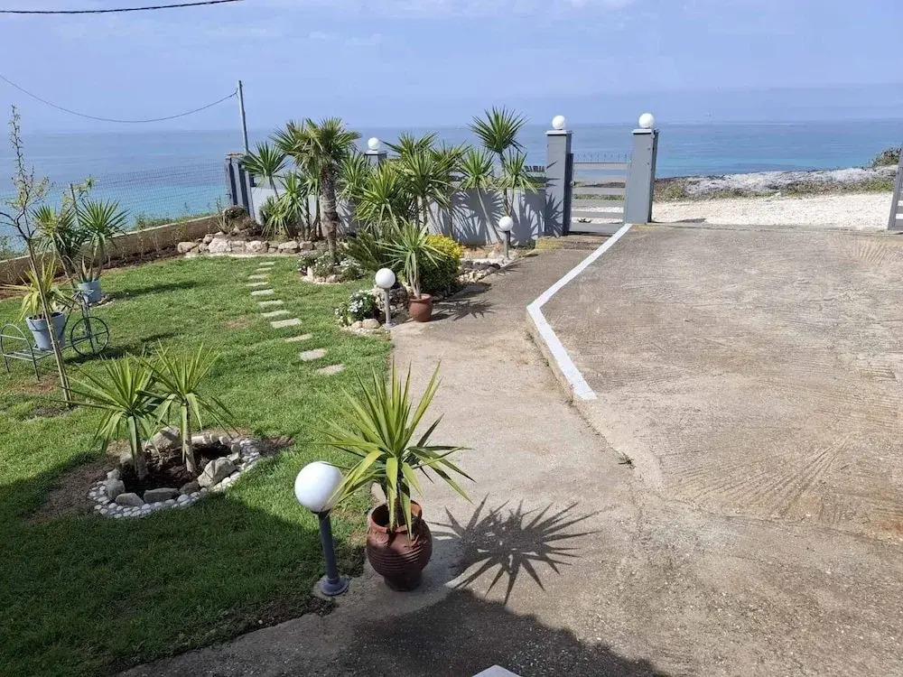 Tania's Seafront Villa by Rentalspro