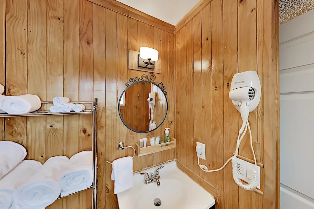 40256est 3 Bedroom Home