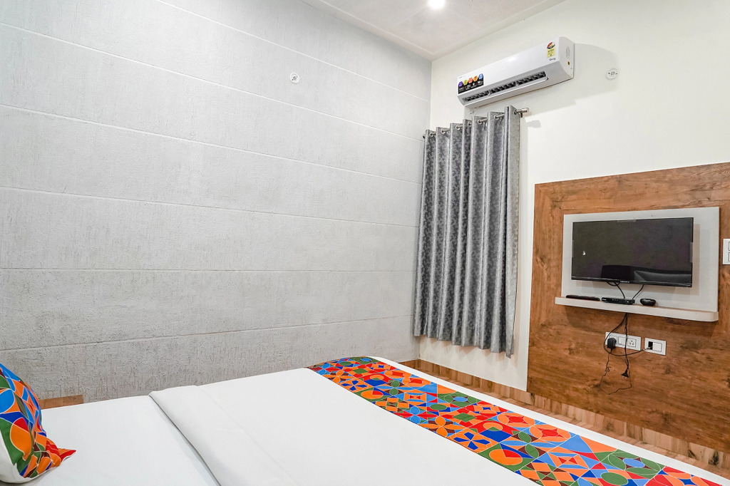 FabHotel Sirtaj Suits