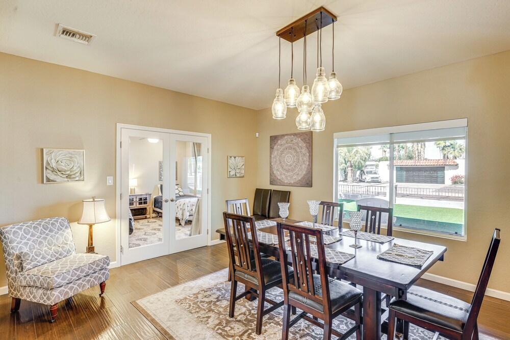 8 Mi to Old Town Scottsdale: Family Home!