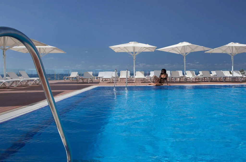 Island Luxurious Suites Hotel and Spa