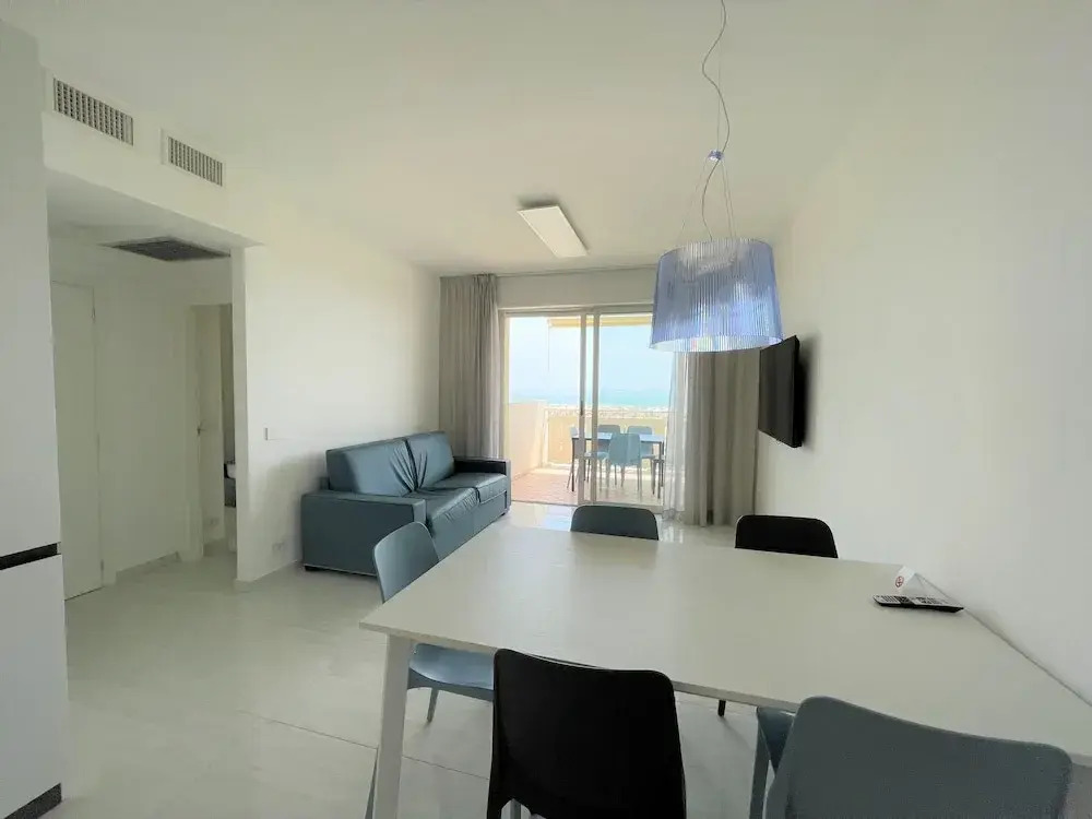 Apartment in a Prime Seafront Location