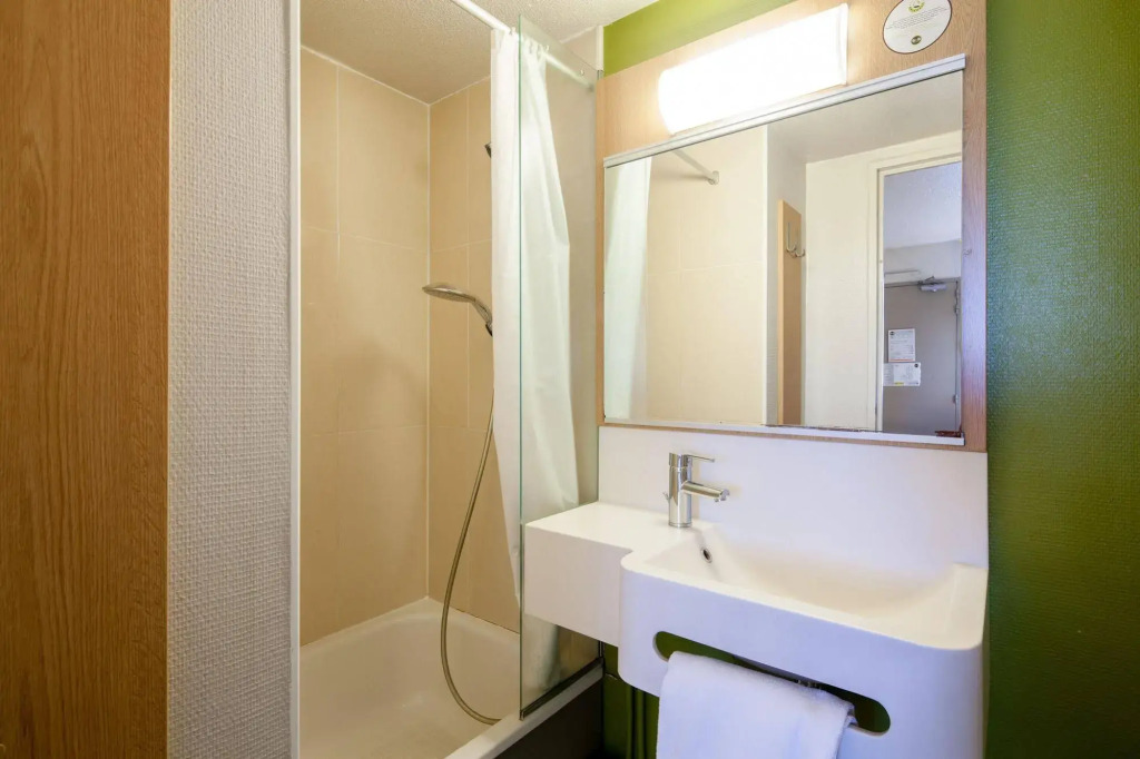B&B HOTEL CALAIS Coquelles Tunnel sous La Manche